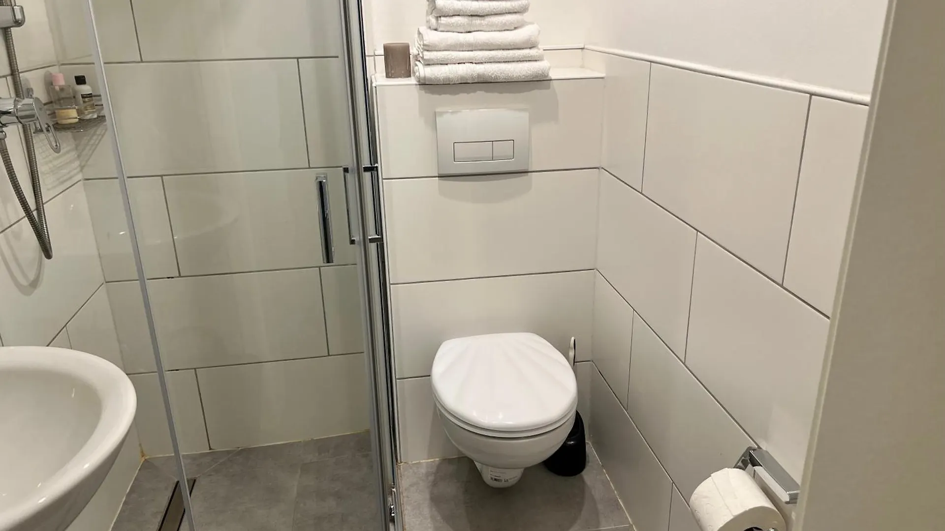 Modernes Untergeschoss-Apartment Hannover
